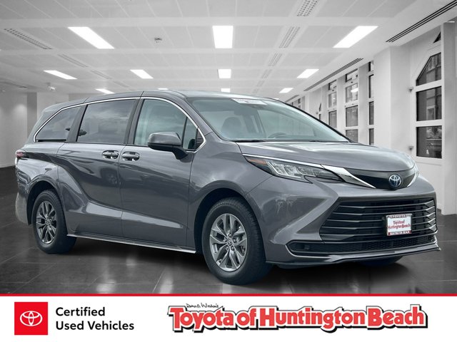 2022 Toyota Sienna LE