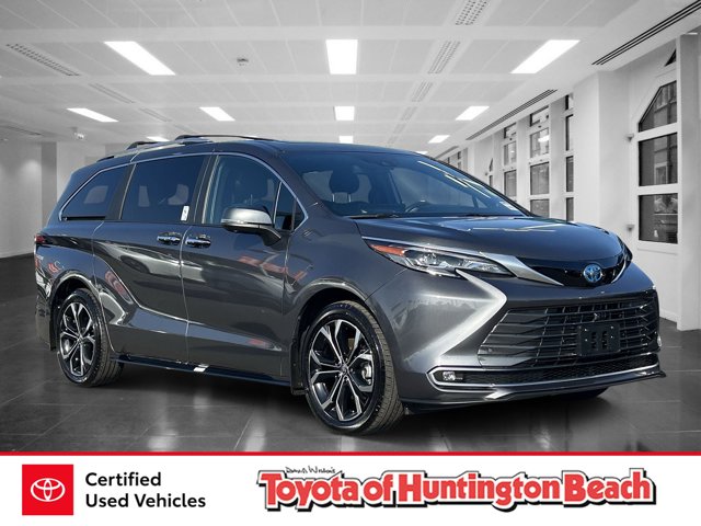 2025 Toyota Sienna Platinum