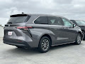 2022 Toyota Sienna LE