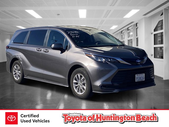 2023 Toyota Sienna LE