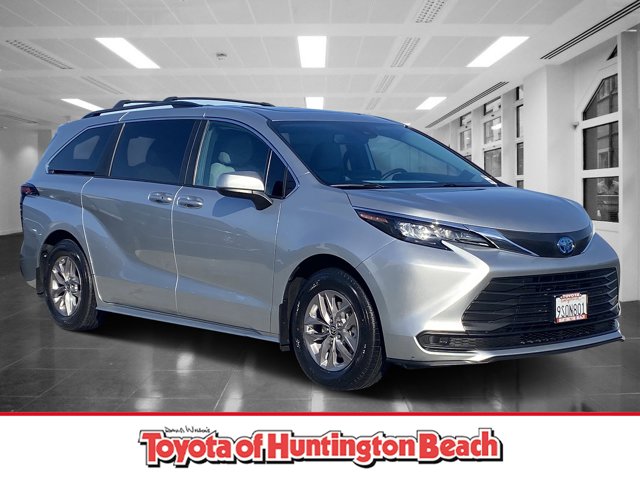 2025 Toyota Sienna LE