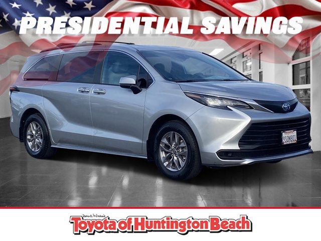 2025 Toyota Sienna LE