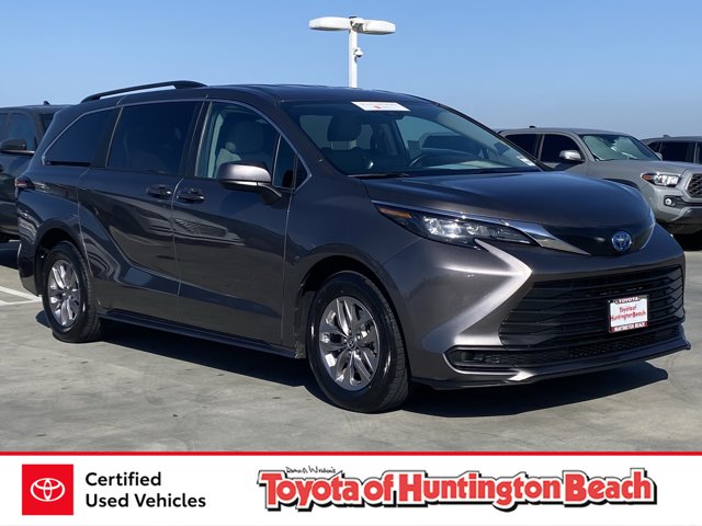 2024 Toyota Sienna LE