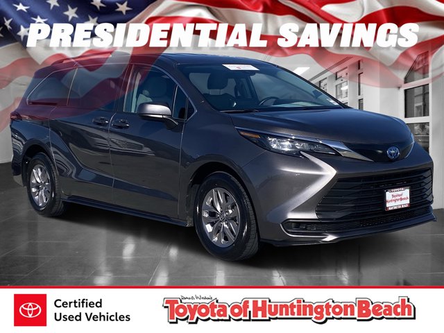 2024 Toyota Sienna LE