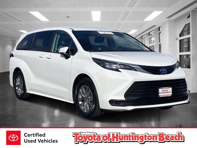 2024 Toyota Sienna LE