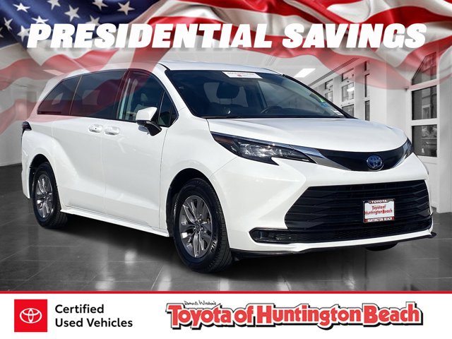 2024 Toyota Sienna LE