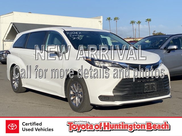 2025 Toyota Sienna LE