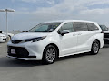 2025 Toyota Sienna LE
