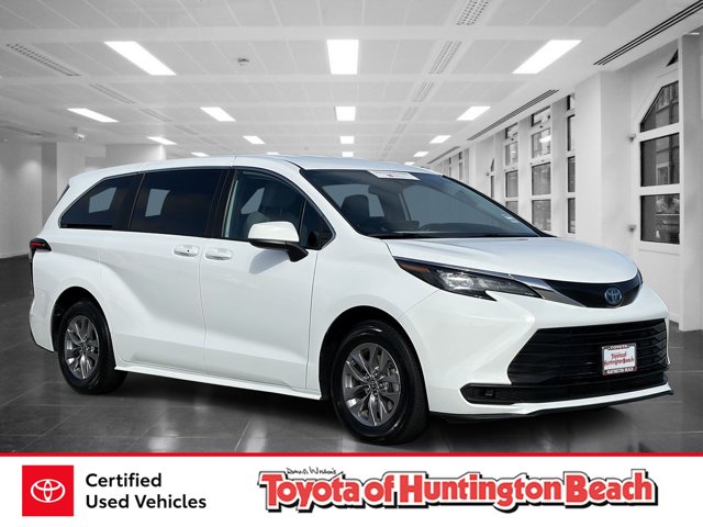 2025 Toyota Sienna LE
