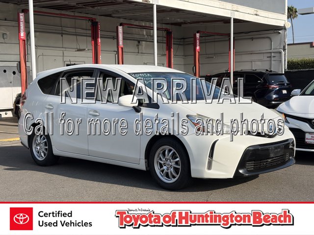 2017 Toyota Prius v Four